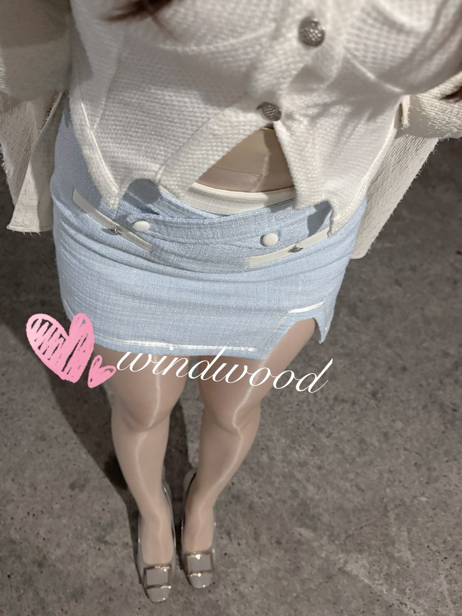 这个可以算作反差OL下班后的日常🤓
#人妻 #丝袜美腿