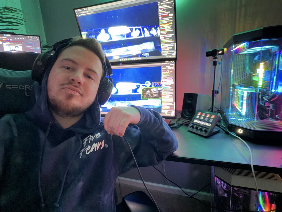 Altaze's tweet image. It’s go time😈 — @FiveFears