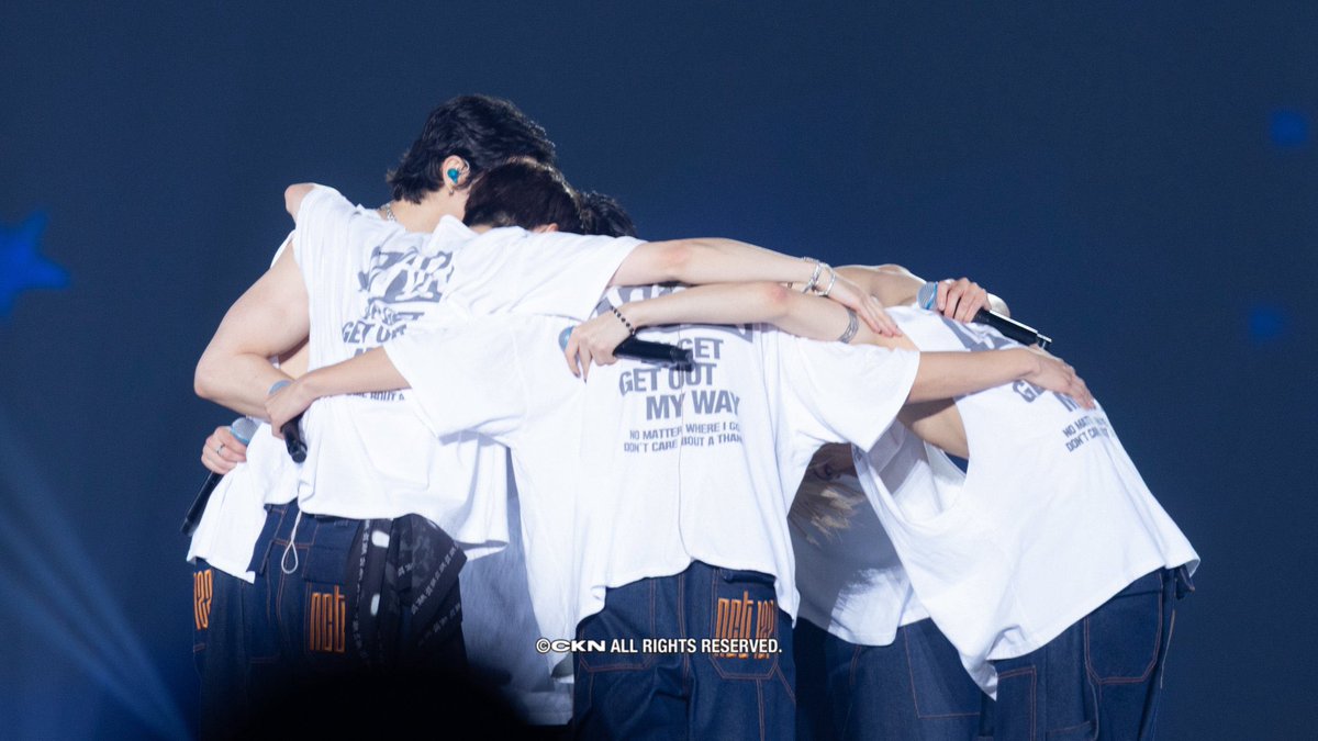 dearwave_'s tweet image. 다같이 손 잡고 2024로 돌아가면 안되는걸까
나 청춘의포말디어유스디리유삐그덕모멘텀웃남도어스를 즐기지 못했는데