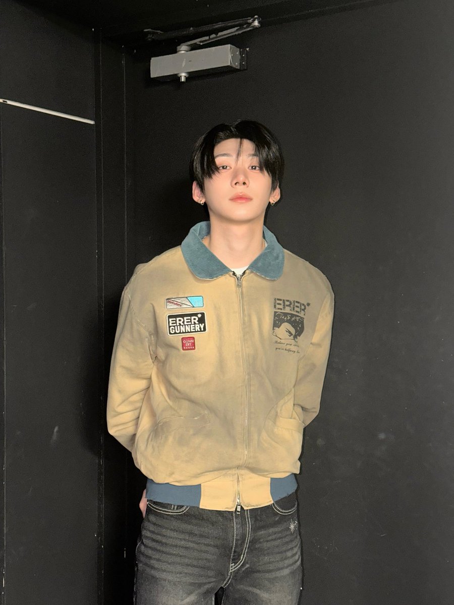 ahofbase's tweet image. [🔔] 260117 AHOF WEVERSE OFFICIAL Update with #HAN

"I'm sleepy~.."

#박한 
#AHOF #아홉
@AHOF_official