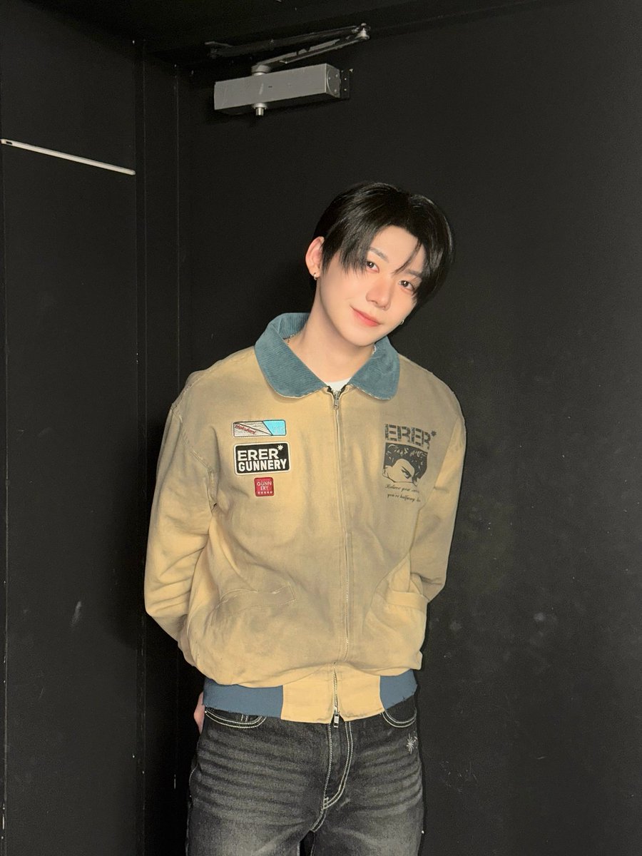 ahofbase's tweet image. [🔔] 260117 AHOF WEVERSE OFFICIAL Update with #HAN

"I'm sleepy~.."

#박한 
#AHOF #아홉
@AHOF_official