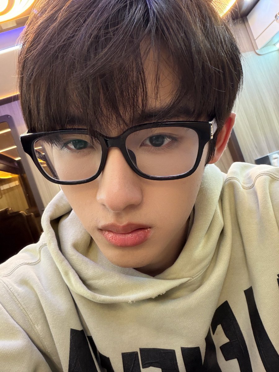 sichengupdate's tweet image. 260118 🫧

Happy weekend~
The weather has been great lately 🌞