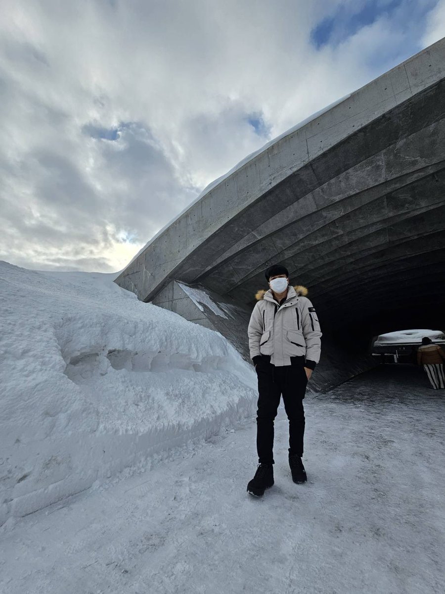 ความหล่อ นบล               vs           ความแก่ ชนฟบ

#kasibook_ <a href="/kasibook/">กษิบ๊อง (ปลูกผลเขือเทศ)</a>