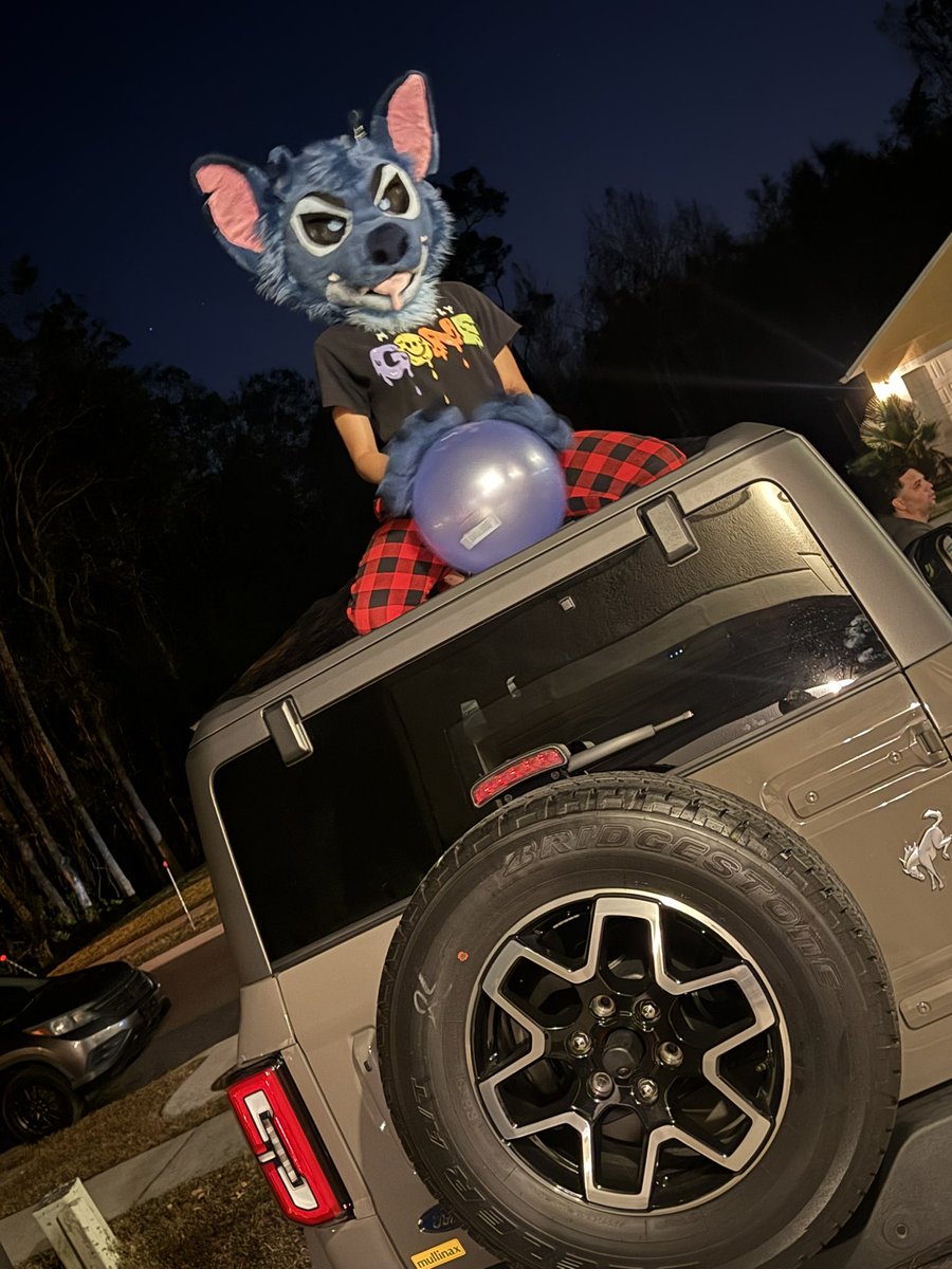 ALIEN DOG IS INVADING