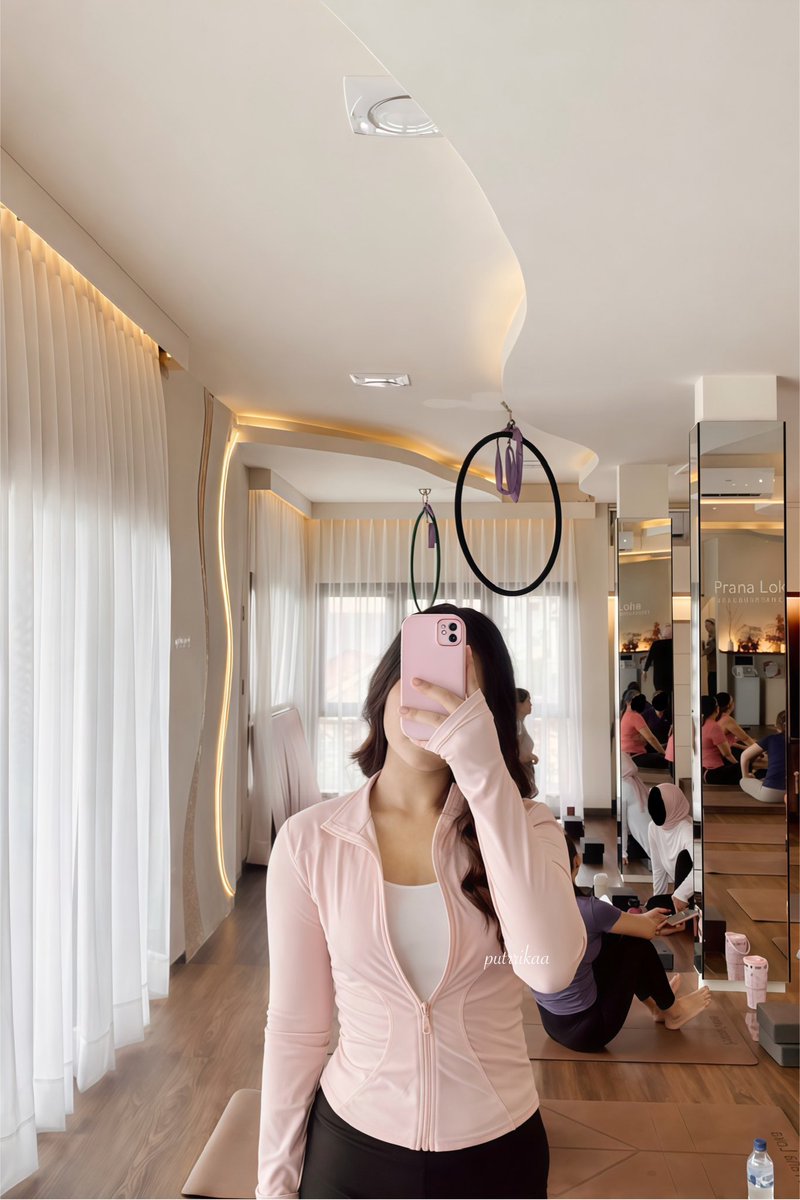 putrrikaa's tweet photo. udah hampir 1 tahun rutin yoga, nyoba berbagai outfit sama printilan buat yoga  yg lucu-lucu🧘🏻‍♀️🎀 https://t.co/dZuYXWfQV0