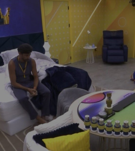 o cowboy sabe que chegou gente e ficou preso no quarto do líder, analisando HAHAHAHAHAHAHAHAHAHAHAHHAHAHAHAHAHAHAA PARECE EU QUANDO TEM VISITA #BBB26