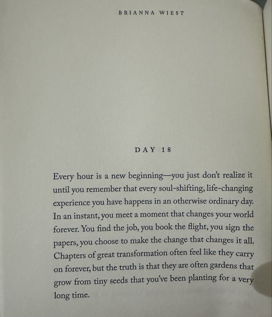 من كتاب The Pivot Year:

"كل ساعة هي بداية جديدة — لكنك لا تدرك ذلك إلا حين تتذكر أن كل تجربة تغيّر روحك ومسار حياتك، تحدث في يوم يبدو عاديًا تمامًا. في لحظة واحدة، تصادف موقفًا يغيّر عالمك إلى الأبد: تجد الوظيفة، تحجز الرحلة، توقّع الأوراق، أو تختار أن تُقدم على التغيير الذي