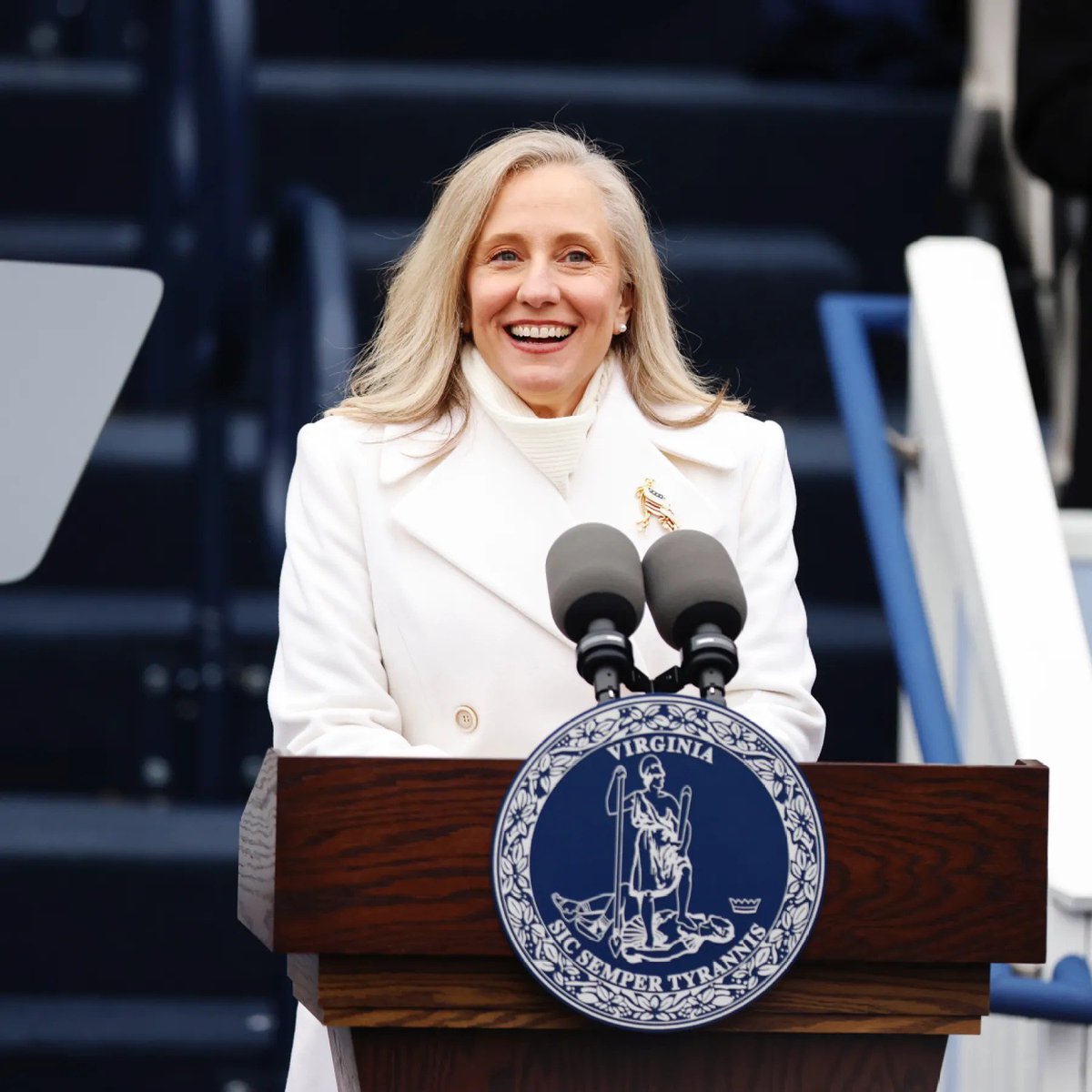 NoLieWithBTC's tweet image. Virginia Democrats now have total control of the state government and have immediately moved to:

—End police cooperation with Trump’s ICE
—Pass new maps to combat Trump’s gerrymandering and eliminate up to 4 Republican House seats
—Enshrine LGBTQ+ rights in the state…