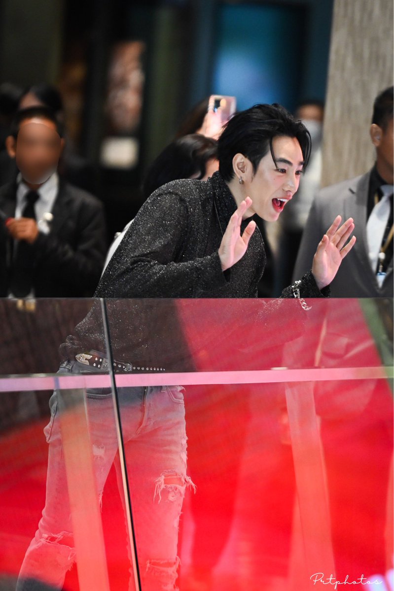 TassniT's tweet image. อย่าลืมนับ...เราอีกคนในแถวอันแสนยาวเหยียด ในความผูกพันธ์ ของแฟนคลับ และ ศลป นะ #เป๊กผลิตโชค #PeckPaLitChoke 

สัญญากันไว้แล้ว ไม่ว่าเรือจะล่องไปน่านน้ำไหนนะ  แต่อย่าติดเกาะบ่อยนะมันเหงา 🏝😂

คิดถึงเฮียนะเวลาฟังเพลงนู้นนี้ 🥰