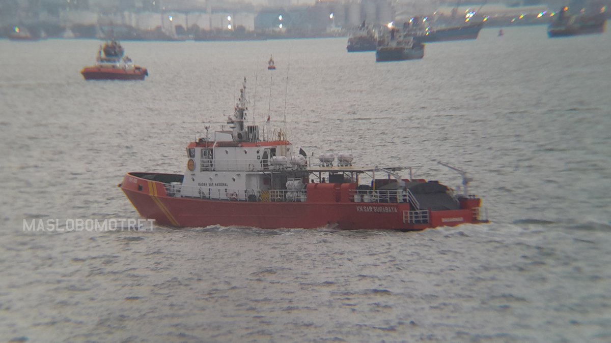 kristianlobo1's tweet image. Latepost, when I met again with you..
KN SAR Widura 225 (Rescue Vessel 40m)
Kantor SAR Surabaya
Tanjung Perak Port
01-01-2026
📷by: Maslobo
📷: Samsung A04S 12MP Smartphone Camera with Apexel 18x Telephoto Lens
Taken from 100m away

#Surabaya 
#Shipspotting 
#BASARNAS 
#SARVessel