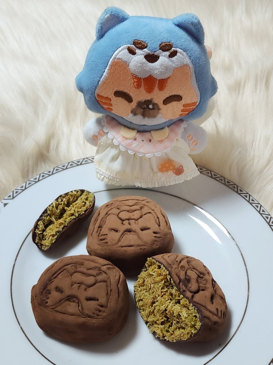 ZN_0108_LV's tweet image. ขนมของไข่เจ๋งวันนี้ : Dubai Nongzon cookie🧆

#BabyNongZon @NongZon_Domundi