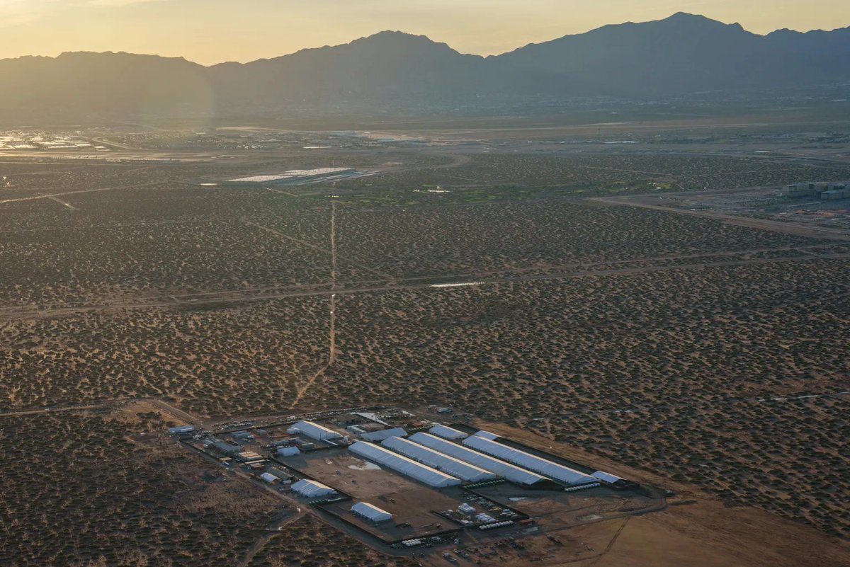 Estados Unidos ya tiene campos de concentración. 

La Gestapo estadounidense (eso que llaman ICE) tiene ya 67.000 personas encerradas en lo que organizaciones de derechos humanos estadounidenses y Amnesty llaman "gulag" (los campos de concentración de Stalin en Siberia).