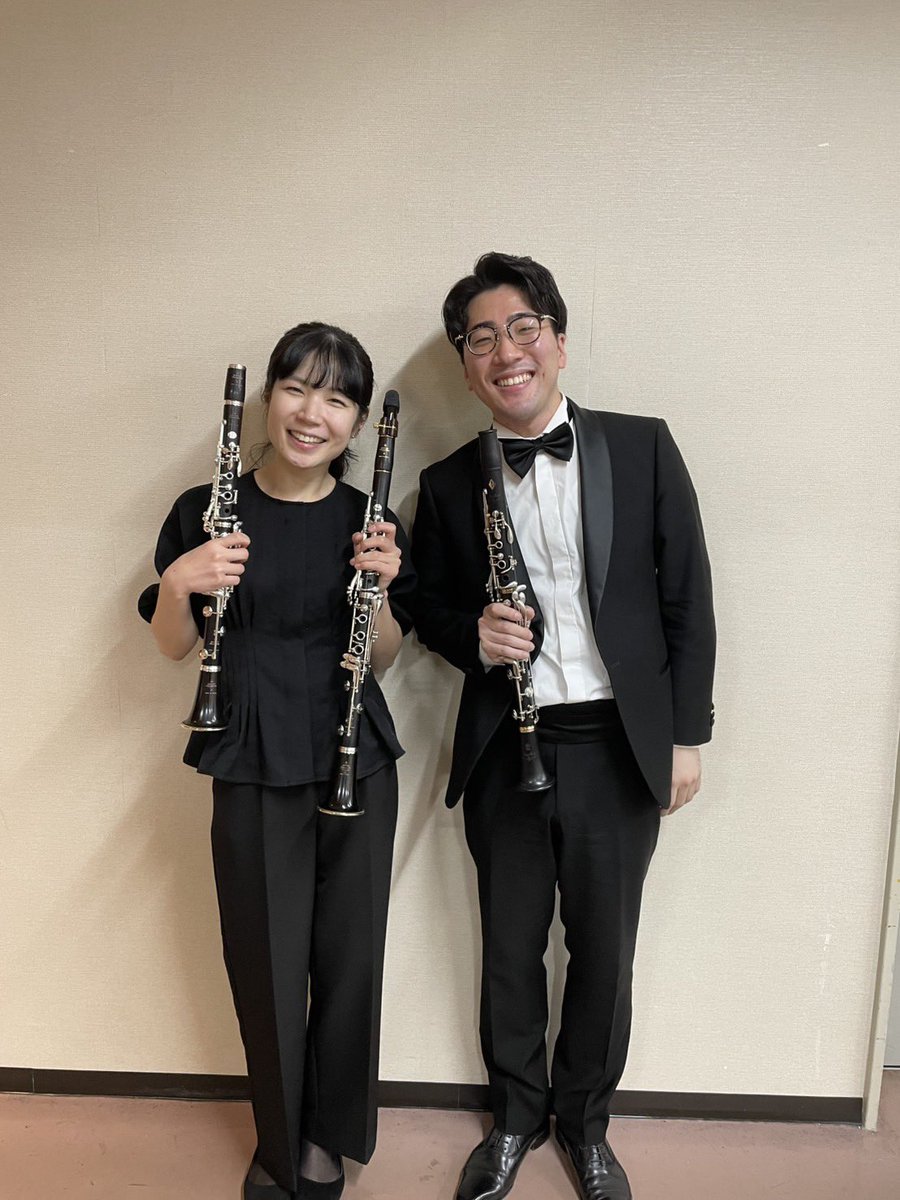 cla_reon22's tweet photo. 静響さんのニューイヤーコンサート、2nd/Esクラでご一緒させて頂きました💐
珍しいプログラムらしいけど、指揮の藤岡さんの解説がものすごく面白くて、どれも好きになってしまった！！しばらく頭の中で流れ続けそうです😆久保田くんと一緒にさわやかのハンバーグ食べました👏🏻ありがとうございました。 https://t.co/ywS7N5ybmO