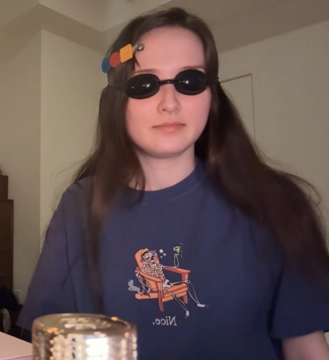 acervokitten's tweet photo. glasses core https://t.co/PB3hpDGn5W