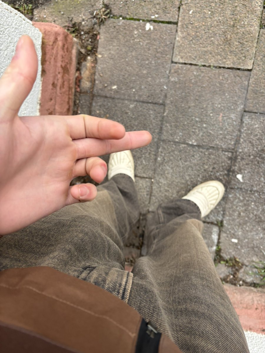 Antreten ihr Opfer, wird Zeit zum abdrücken 😈

#findomalpha #findom #cashmaster #twink #sub #master #cashslave #alphamaster #zahlsklave #feet #foot #feetworship #feetboy #nike #tn #sneaker #sneakerhead
#sneakerworship