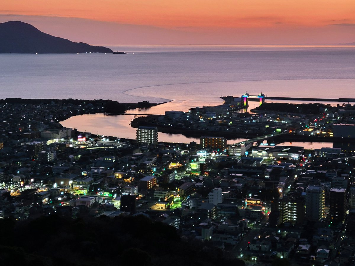 現在、東海在住の友人へ会いに豊川へ向かっているのですが、道中で香貫