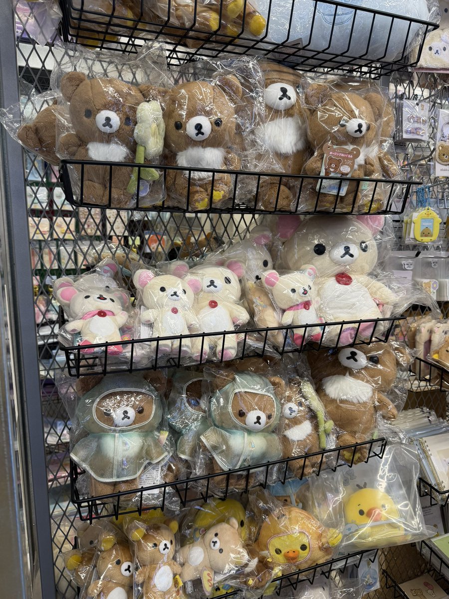 뭐가 진짜 많아서 끊임없이 구경함