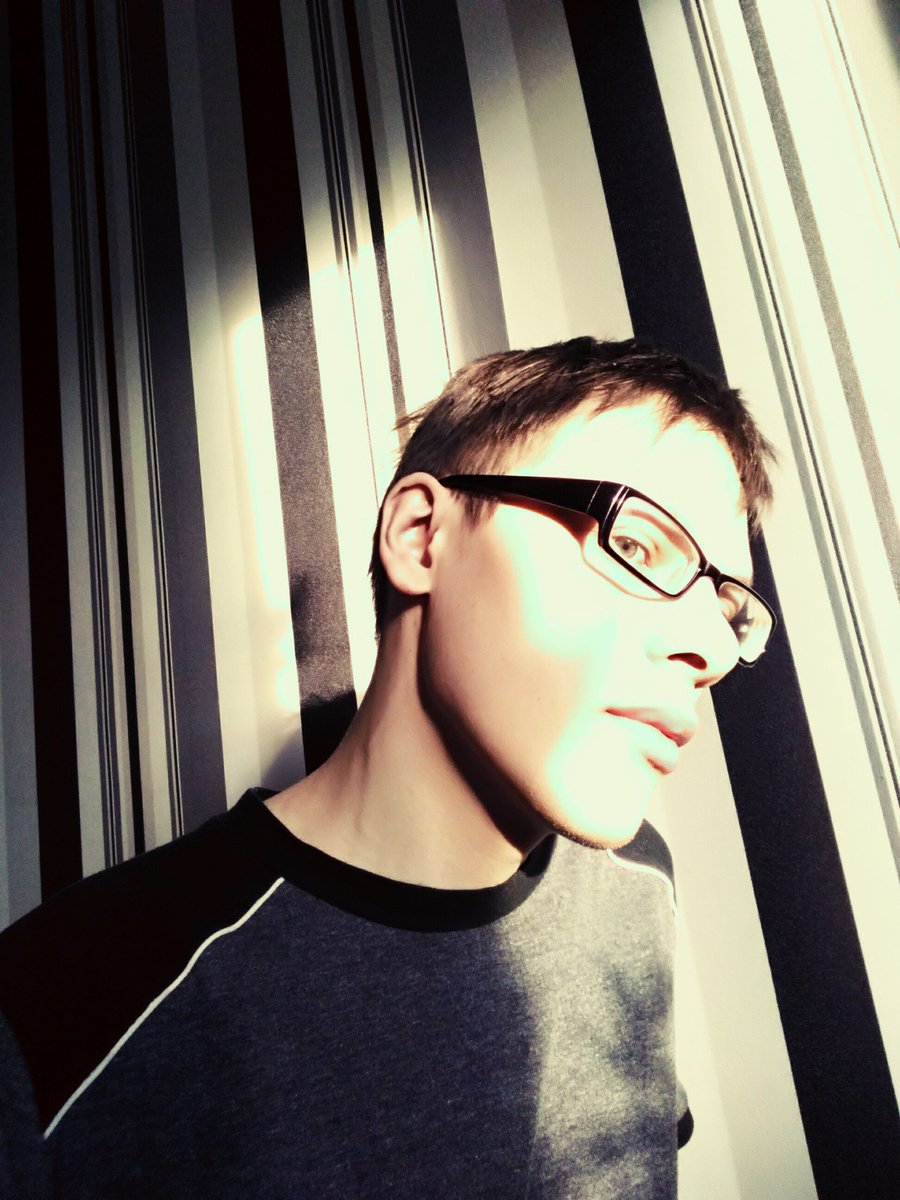 в 2016 я был нищим, но счастливым. увидел живьём двух любимых певиц из двух разных столиц, а ближе к концу года попал в хороший коллектив по работе.