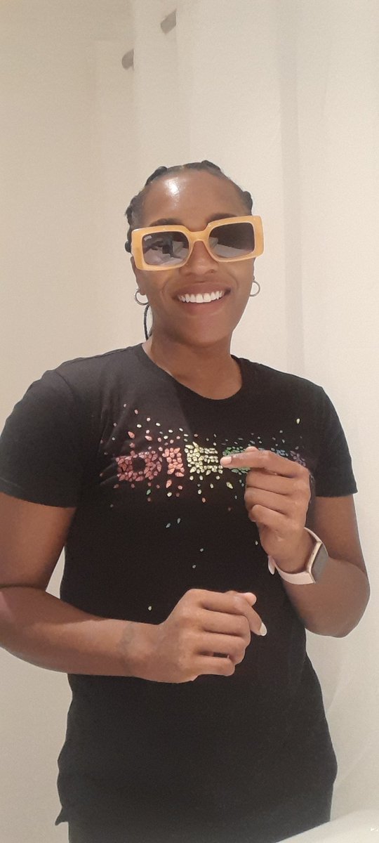 kayishaonline's tweet photo. #SundayYellow and the Super Bowl is coming soon. Wearing Glow Up Yellow Sparks Sunglasses by @ExclusiveSparks 👌🏽✨️😎 https://t.co/EdK8ozBtNd