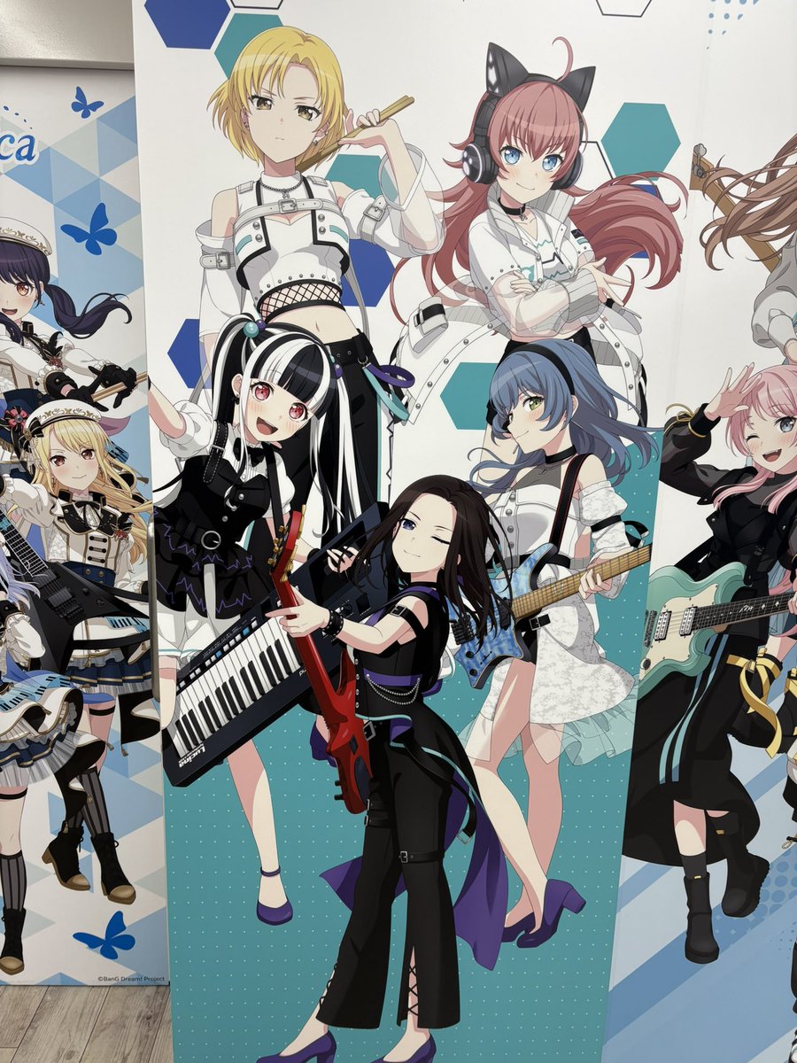 ascalapha1's tweet image. Saw pareo in person today and tweaked in the store. Thank you to the person who took a pic of me with her!!!