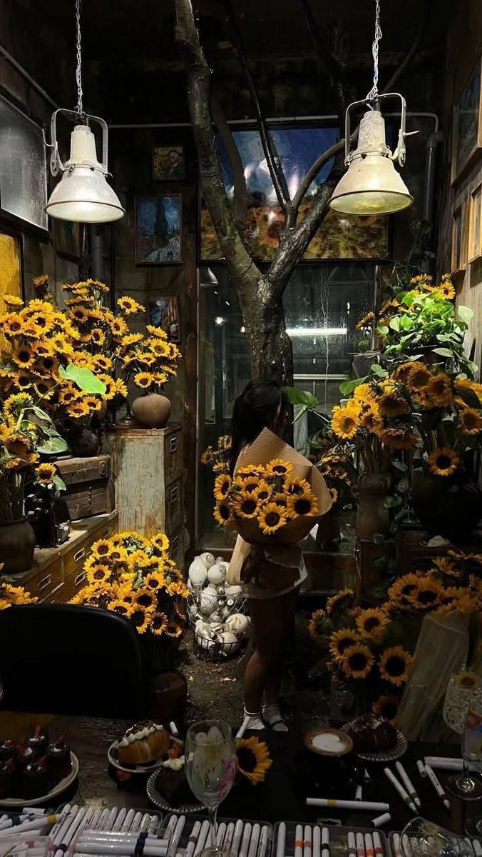 sunflowerchives's tweet image. Favorite🌻