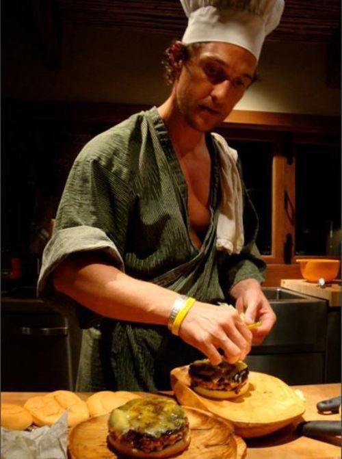 •Spor salonuna git
•Vitaminlerini al
•Her pazar haftalık yemek hazırlığını yap
•Evde yaptığın yemekleri ye (veya günlük)
•Günde 8.000–10.000 adım yürü
•Spor çantanı bir gece önceden hazırla
•Enerjini tüketen şeylere HAYIR de