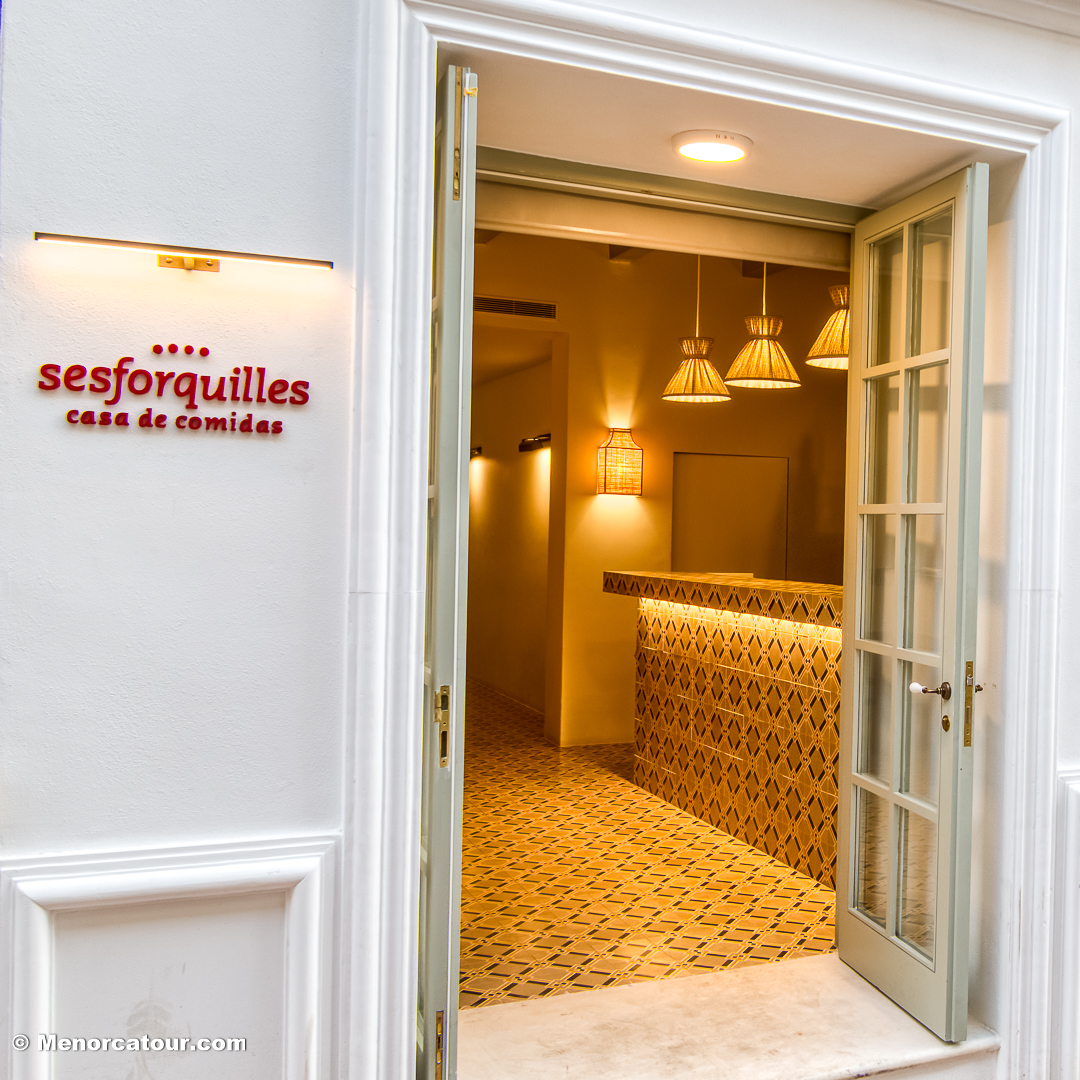 Ses Forquilles 🤩🍴
🏠 Carrer de San Fernando 12 - Mahón
☎️ 971353260
<a href="/SesForquilles/">Ses Forquilles</a>

Más info: menorcatour.com/guia-comercial…

 #menorca #restaurantesmenorca #gastronomiamenorca #menorcatour #mahon #sesforquilles