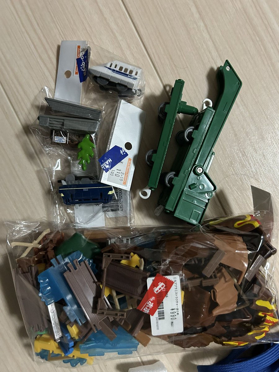 #本日の収穫日記 
モーター車が100円は買うに決まってるやろ