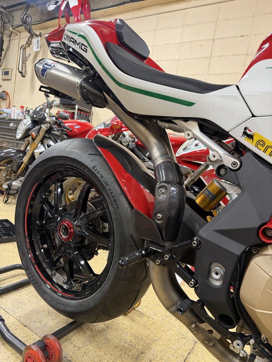 trentasette37_'s tweet photo. ほぼ完成。😊
#mvagustaF4RCAMG
#アグスタ
#termignoni
#jetprime
#garuda
#Trentasette37_
#トレンタセッテ37 https://t.co/6QUyymvQr1