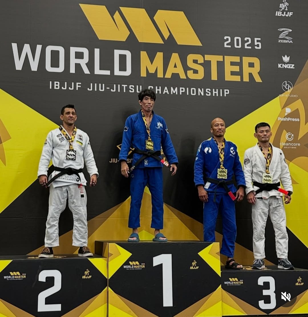 Kamikazeattack8's tweet photo. ヨーロピアン選手権
岡田准一の相手のマウロ・アイレスは、IBJJFランキング2位で昨年のワールドマスター準優勝の強豪
どんな試合になるのか。

ちなみに昨年のワールドマスターでマウロに勝って優勝したのが
PATO STUDIOの西林選手 https://t.co/VoVUGHqqo6