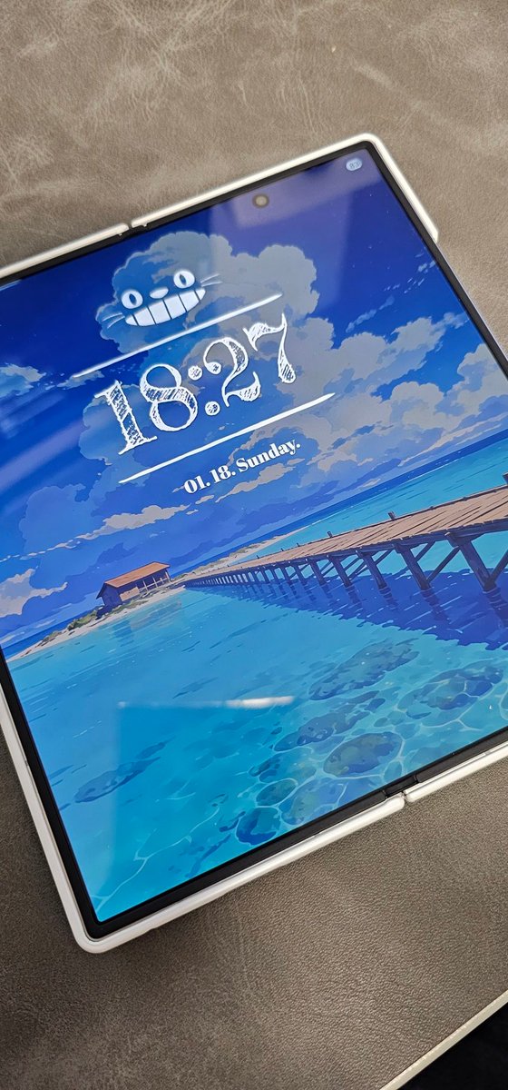 ForteGM_Aim's tweet photo. この前機種変して折りたたみスマホデビューしちゃった🥳
広げると画面広くてミニタブレットみたい📱 https://t.co/Y0r5QBCQUu