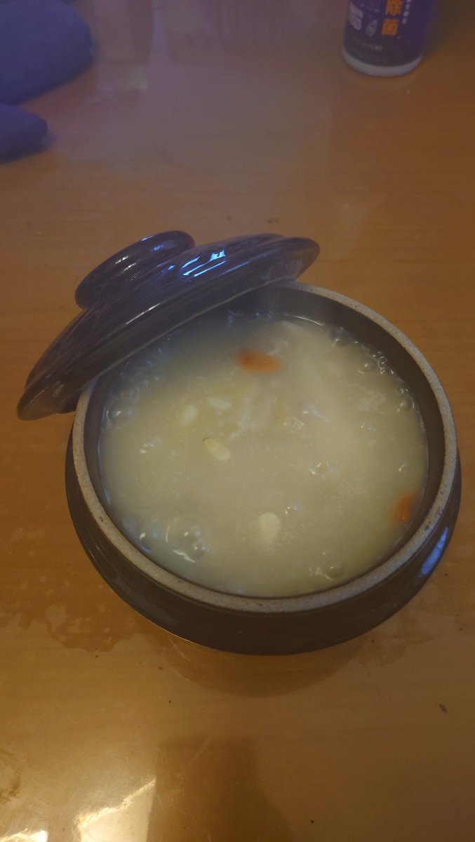 megu_ruri_1ban's tweet photo. 本日のお昼、年末に購入した #慶元まさ美 さんの #LaTable の #参鶏湯 を人生初で食しました😆
いや~、参鶏湯て、こんなに美味しいんですね😲💦
動画にすると、美味しさ伝わりますかね✨
また食べたい😆 https://t.co/OghaAgPewk