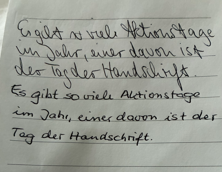 Es gibt so viele Aktionstage im Jahr, einer davon ist der Tag der Handschrift. In diesem Jahr fällt dieser auf den kommenden Freitag. Vergleichen wir doch einmal unsere Handschriften. Hier zwei Beispiele. Und wer mehr zum Thema Handschrift lesen möchte: blog.degruyter.com/why-we-shouldn…