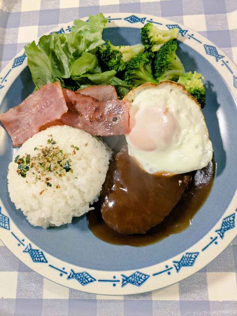 今夜はワンプレートご飯です✨
ハンバーグは実はイシイのチキンハンバーグ
夫はこれが好きで時々リクエストされます🤣確かにソースが甘くて美味しいですよね❤️

#おうちご飯