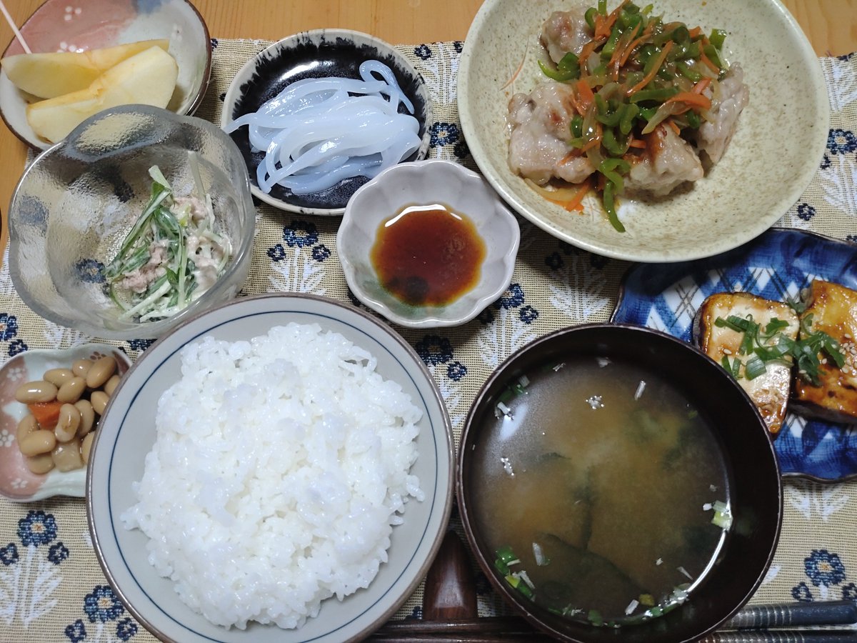 晩ごはん💕

鶏もも肉の🥕🫑🧅あんかけ＋焼き豆腐に片栗粉まぶして豚丼のタレからめ焼きしたのとか

皆さま お疲れ様 でした💕