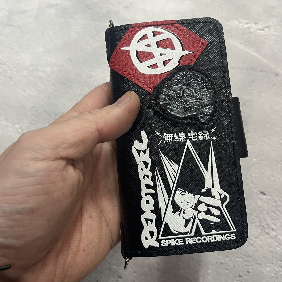 HISASHIさん（GLAY）コラボレーションアイテムの手帳型iPhoneレザー