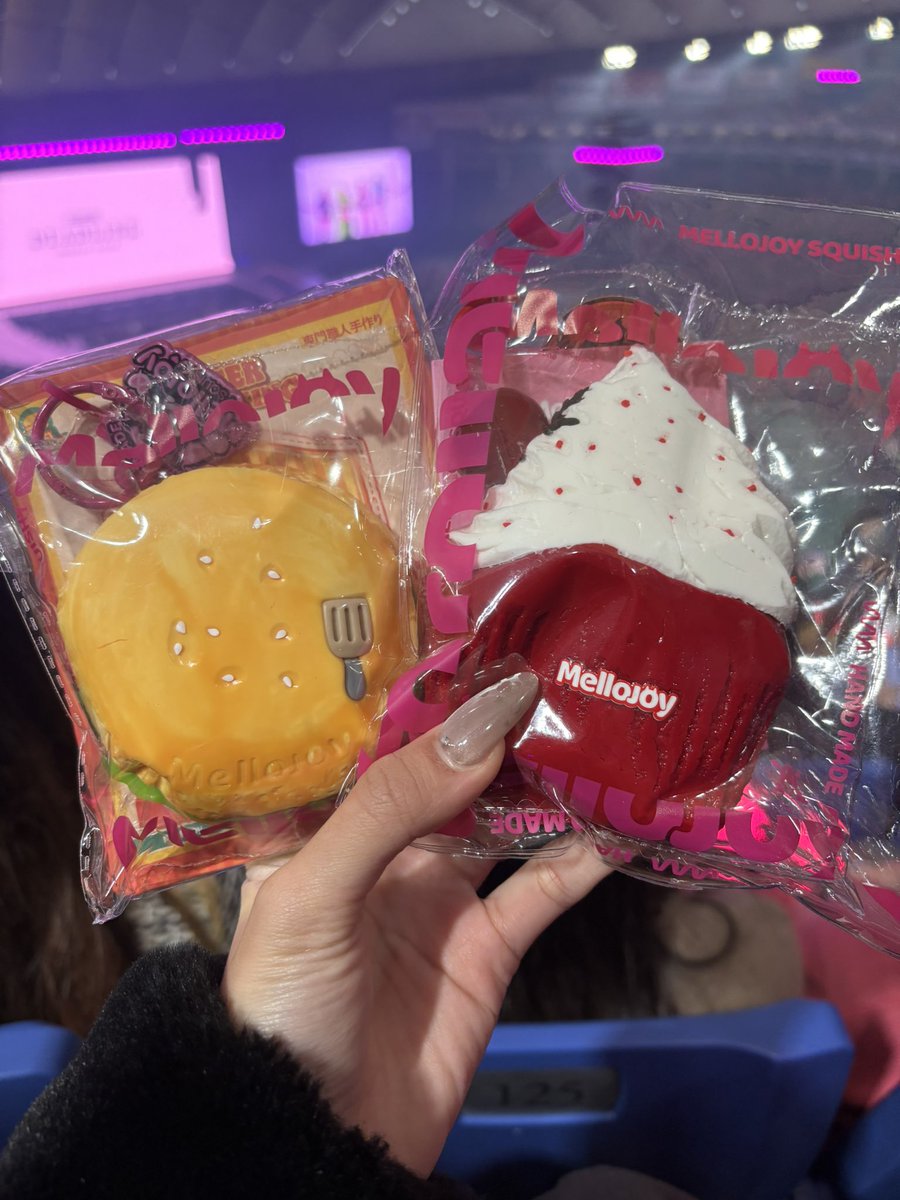 ちぇり姉からハンバーガーいただいたよ🍔 自分で買えた初メロジョイは