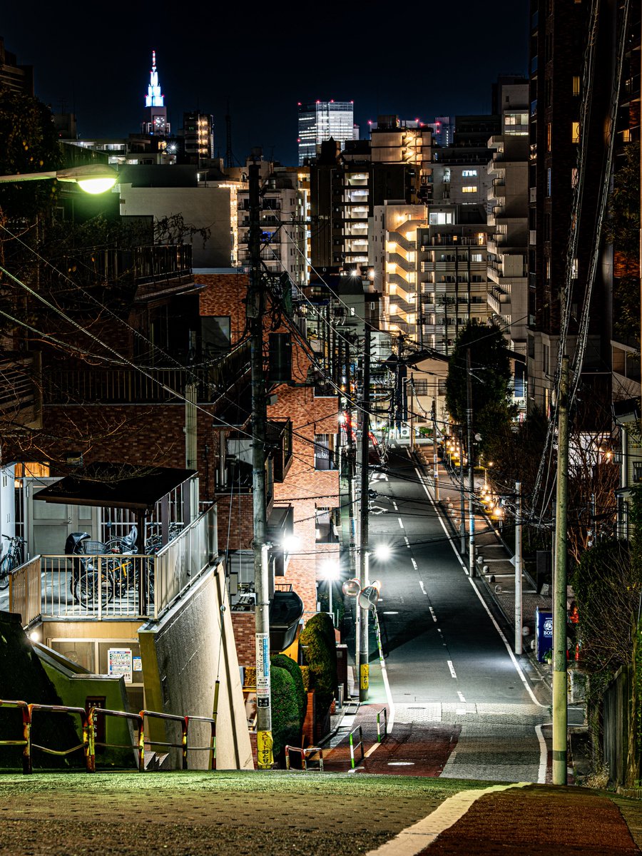 night_eternal__'s tweet image. 新宿が見える静かな街の夜景