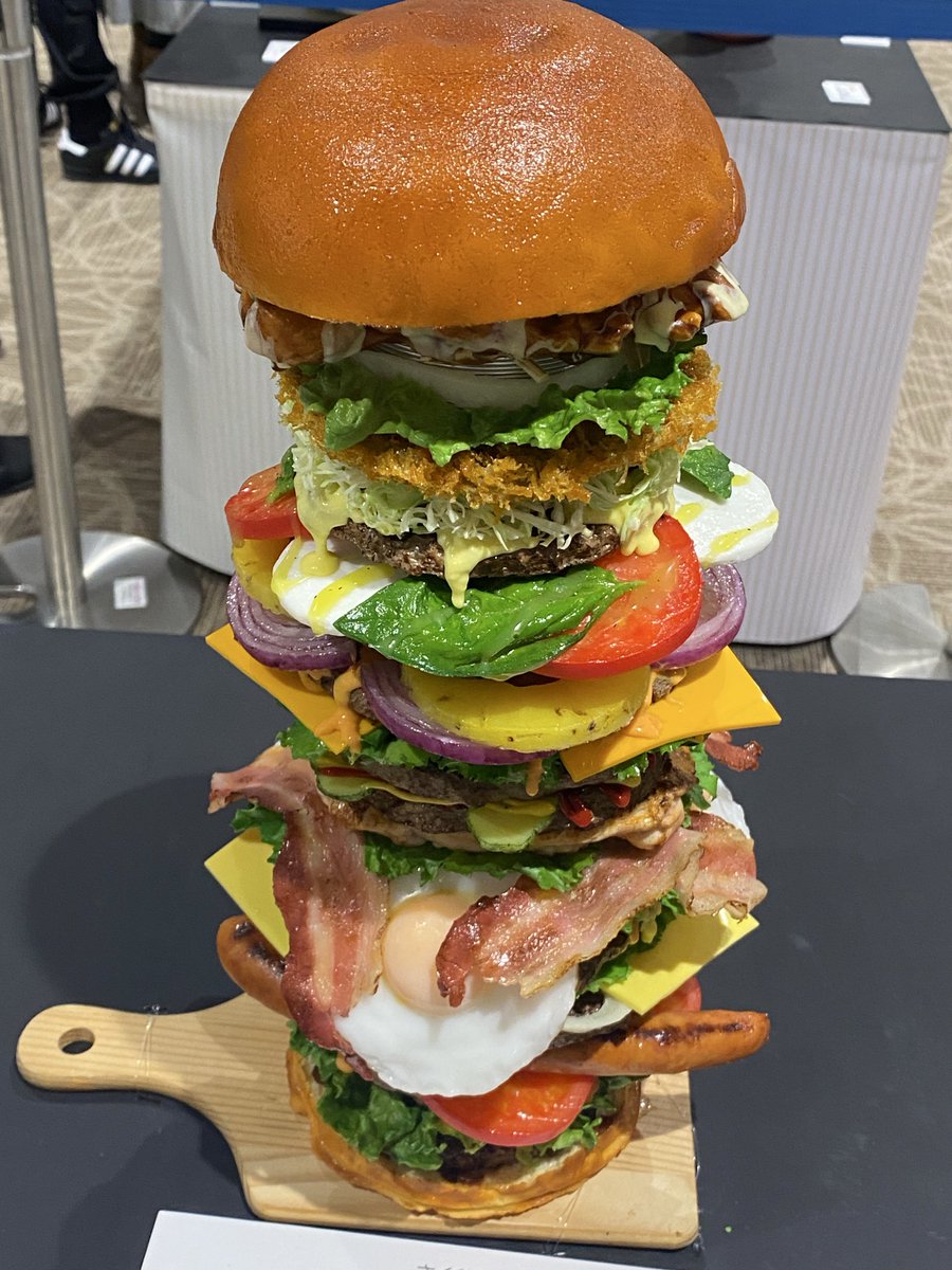 kapi_paka618's tweet image. #食品サンプル展 に行ってきた‼️
最初の写真は、左が昭和の右が令和の食品サンプルらしい。
色ツヤが全然違うね。
めちゃくちゃ楽しかった✨️

イオンモール天童は初めて行ったけど、私の頭の中では、ずっと伊東洋平さんの「イモ天Sunday」が流れてました。