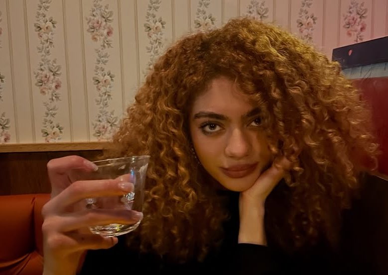 lesbianilya's tweet image. let’s all appreciate the prettiest woman ever