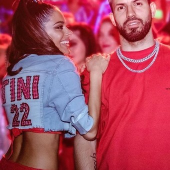 nnzjacke's tweet photo. Estoy con insomnio y llegué a la conclusión de q si el clásico es en marzo, podemos llegar a +22 de diferencia. Dicho esto, tini tocaría en el coloso en abril y cantaría SU CANCIÓN 22 en el marcelo frielsa y encima la escenografía es esta.
Destinados a ser meados, está todo dado. https://t.co/bQ8gfgpE51