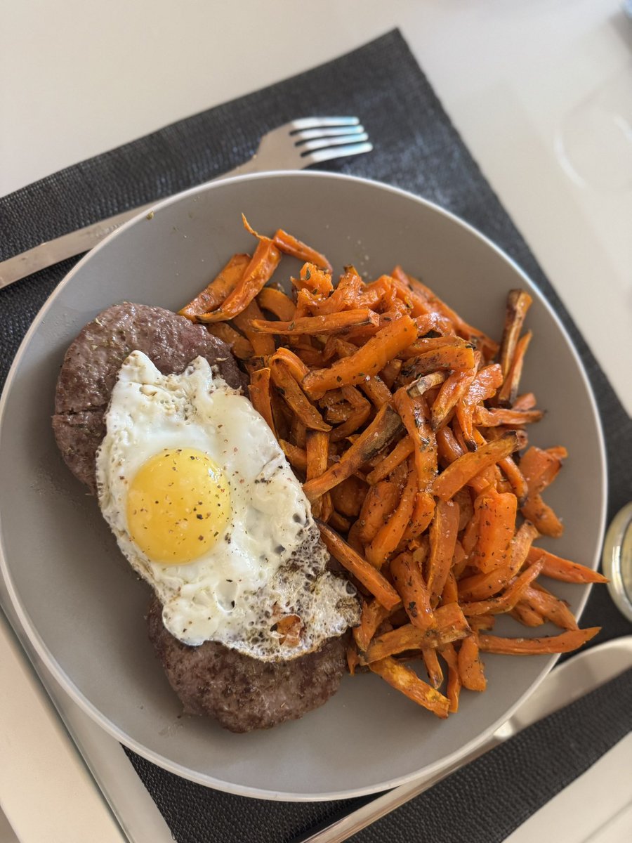 Nutrition is simple. We just choose to overcomplicate it.

Stop looking for "hacks" and start eating real food:
• Single-ingredient foods 🥩
• High protein (50g+ to start the day) 🍳
• Zero liquid calories 💧

Eat to fuel your body, not just for taste. ⚡️

#NutritionTips