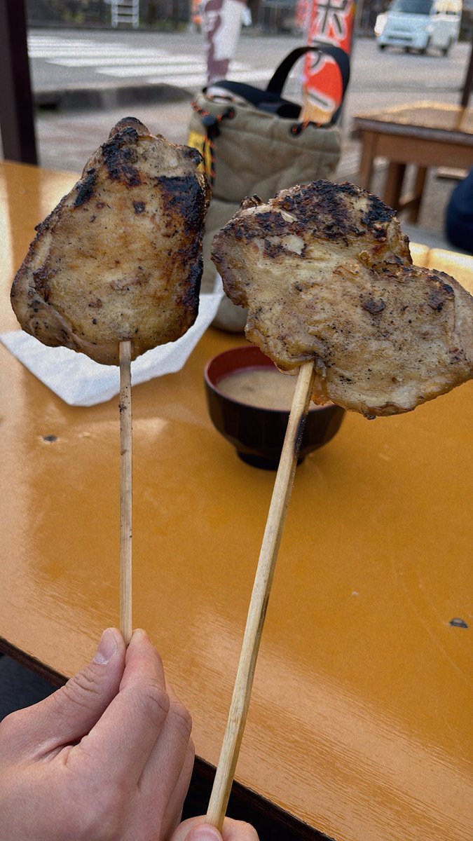 本日恐羅漢day🏂☀️めっちゃあたたかった！！！帰りは戸河内に寄り道🍖先週の瑞穂はちょうど寒波で最高のぱふぱふだった❄️吹雪と寒さがやばかった。今年あと何回行けるかな（リフトでふくらはぎやられた…年のせい？）明日は筋肉痛覚悟。