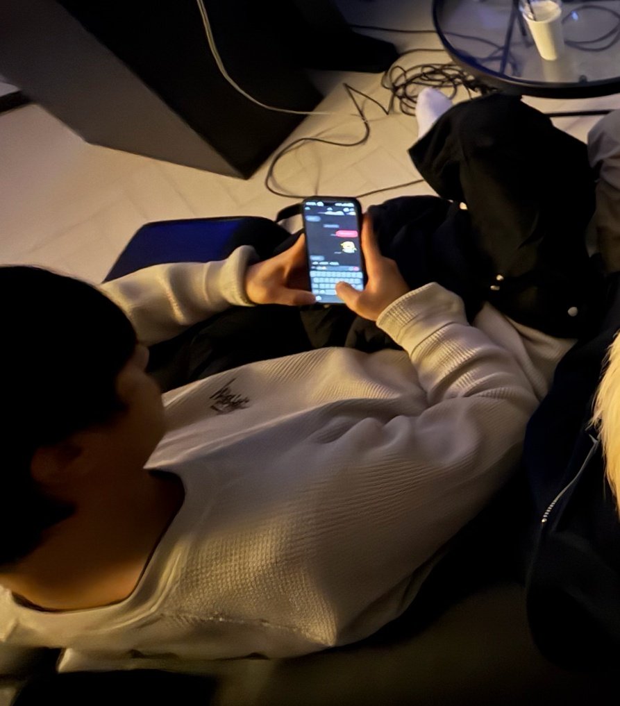 kkkang998's tweet image. 아놔 강현지금 여자들이랑 연락하는거 딱걸림