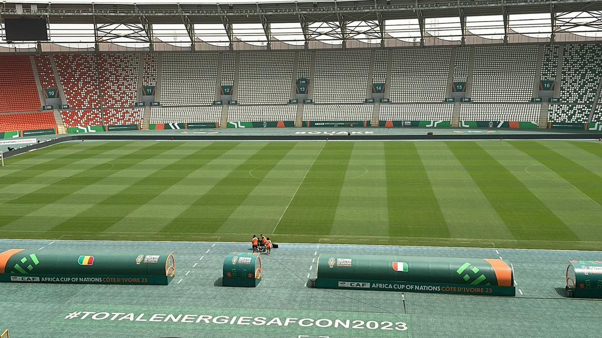 saedeciv's tweet image. Pelouse du stade de Bouaké, CAN en Côte d’Ivoire : un terrain qui a marqué l’histoire… surtout pour l’Algérie qui s’est fait éliminer par la Mauritanie.

#TotalEnergiesAFCON2025 #cotedivoire #civ #civ225