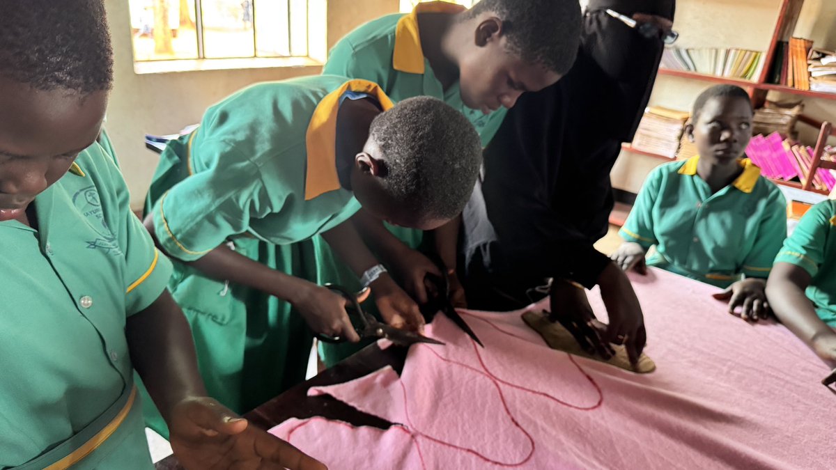 AssortedAfrica's tweet photo. Our Super Teen Clubs are creating safe& confident spaces for girls. We train 20 peer educators in a school to become champions & advocates for menstrual health supporting their fellow students and extending awareness into their schools & communities.
#PeerEducators https://t.co/nYWV2c8DY4