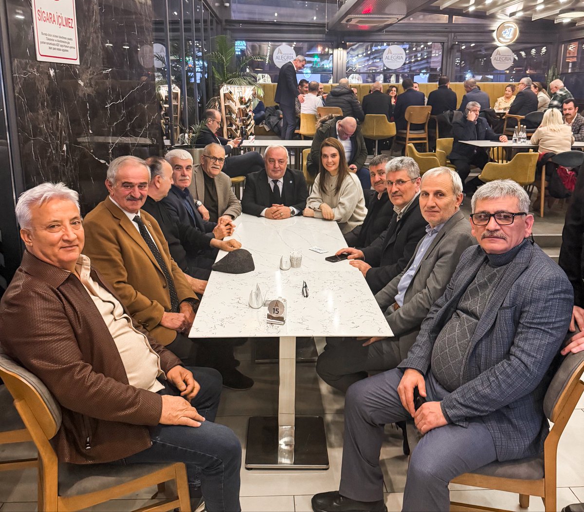 imrennilayt's tweet photo. 4. Olağan Kurultayımız öncesinde, yurdun dört bir yanından gelen delegelerimizi konakladıkları otellerde ziyaret ettik.

Yolda olan tüm partililerimize kazasız, belasız hayırlı yolculuklar diliyorum. https://t.co/2GcIVTOJF4