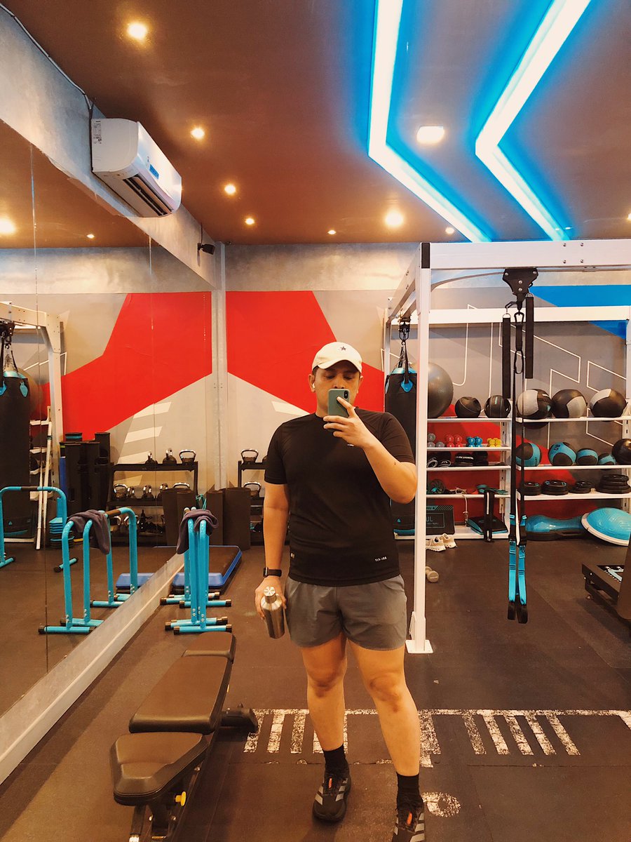 wendynugrha's tweet photo. After leg day: jalan udah kayak anak jerapah baru lahir. https://t.co/aMimfyLMC4