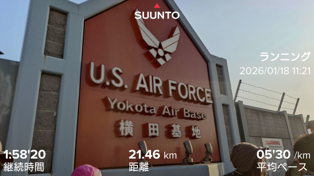 Sayuri20111109's tweet photo. 今日の大会
横田基地で行われた
フロストバイトレース💨
目標タイムはクロアしたが
前半とばして、後半失速
ダメダメな内容でした！
#suunto 
#ランニング 
＃フロストバイト
#横田基地 
＃外人バーガー https://t.co/YZWby6VnKx