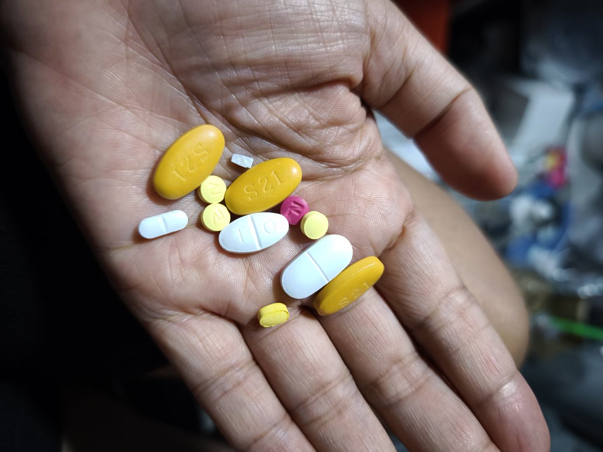 KateKhagi's tweet image. วันอาทิตย์ของฉัน 11.5 เม็ด เท่านั้นเอง